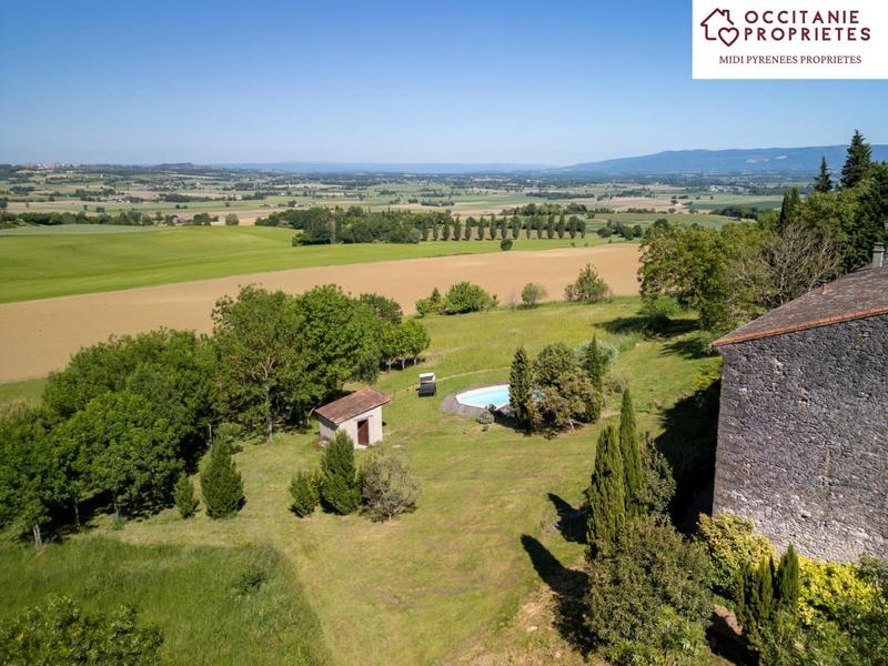 Corps de ferme - 700 m² - 17 pièces