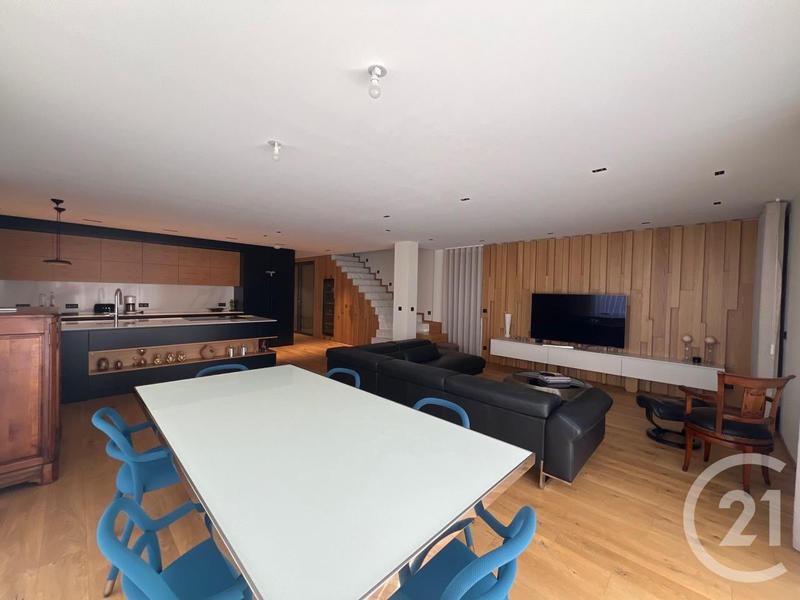 Maison - 202 m² - 5 pièces