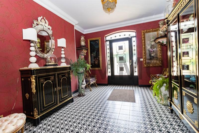 Maison - 295 m² - 9 pièces