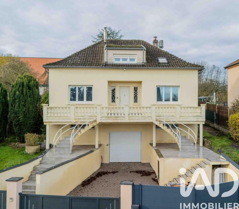 Maison - 217 m² - 9 pièces