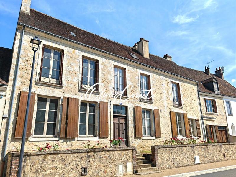 Maison - 298 m² - 11 pièces