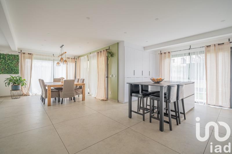 Maison - 184 m² - 7 pièces