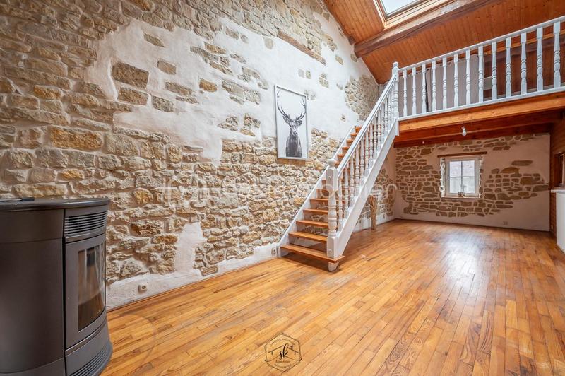 Maison - 238 m² - 8 pièces