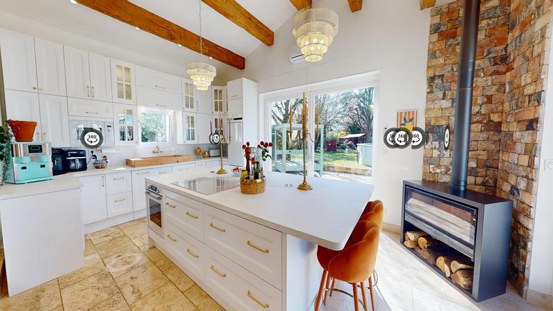 Maison - 241 m² - 8 pièces