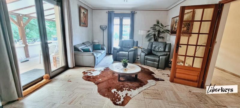 Propriété - 230 m² - 10 pièces