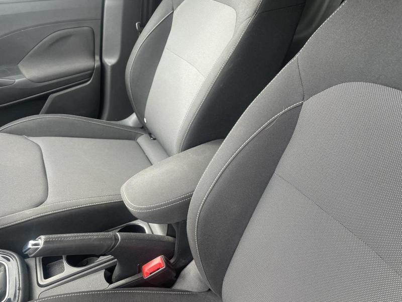 Skoda Fabia Tsi 95 Faible kilomètrage - Garantie Constructeur Disponible de suite Idem Polo, Ibiza Clio 208 Yaris