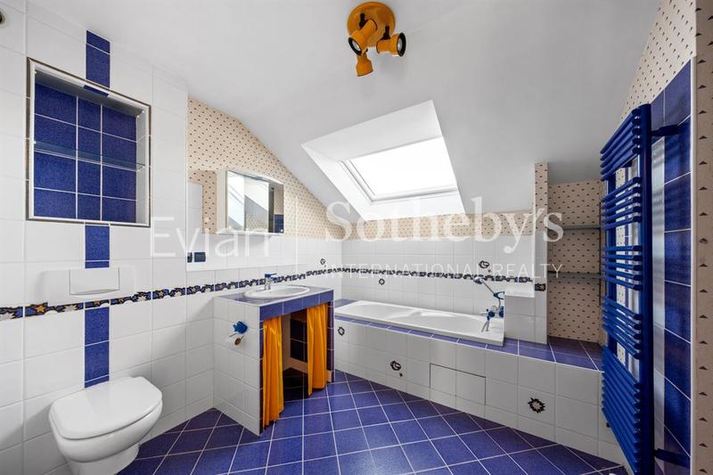 Maison - 275 m² - 8 pièces