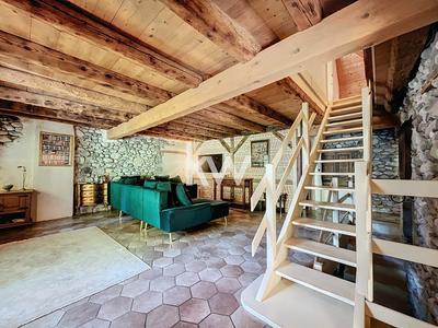 Maison en pierre - 305 m² - 8 pièces