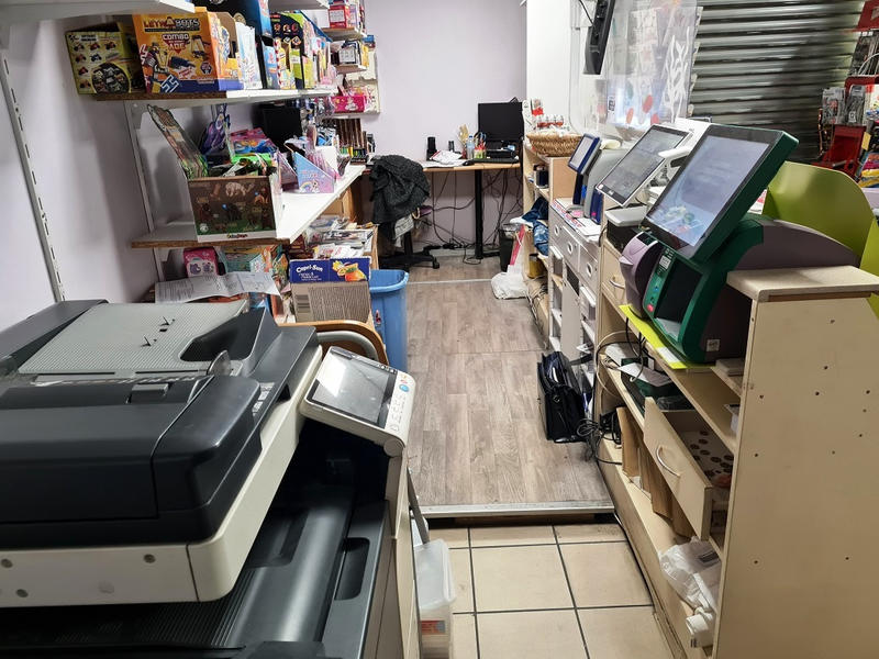 Fonds de commerce - Magasins - 81 m²