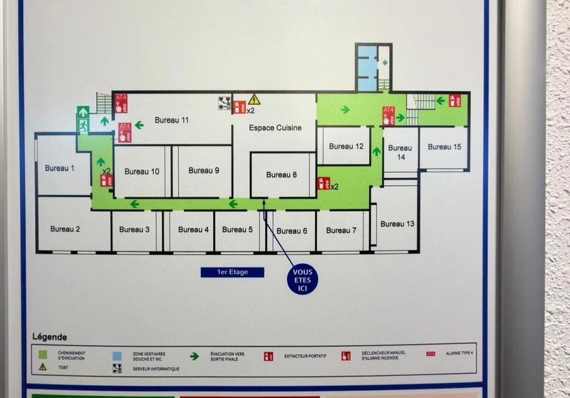 Bureau - 366 m² - 17 pièces