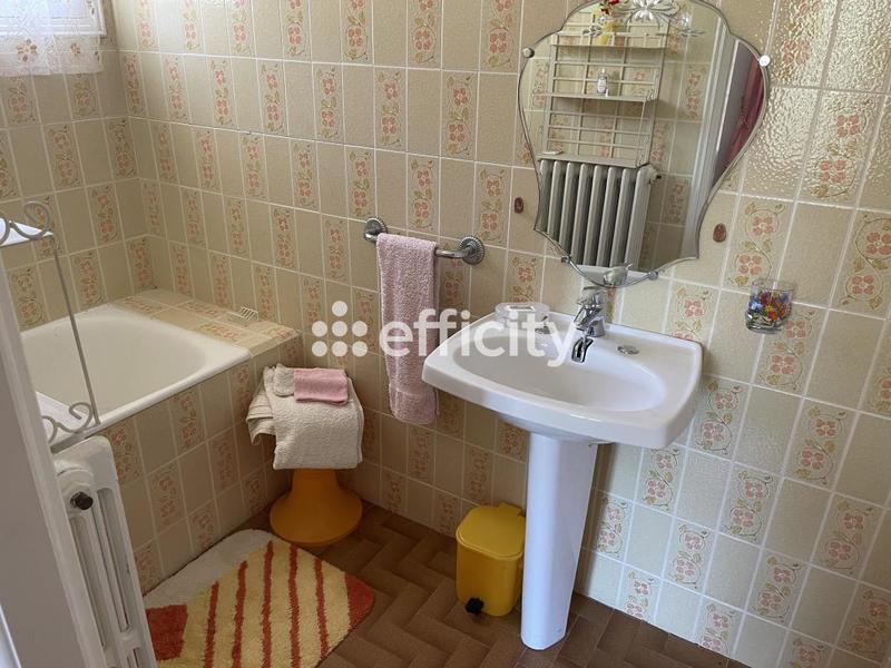 Maison - 258 m² - 9 pièces