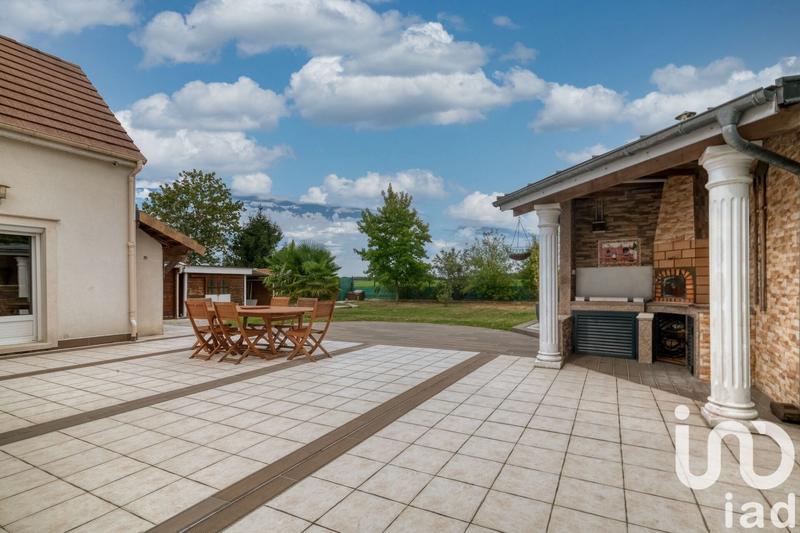 Maison - 218 m² - 8 pièces