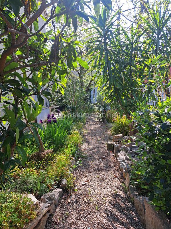 Maison - 99 m² - 5 pièces