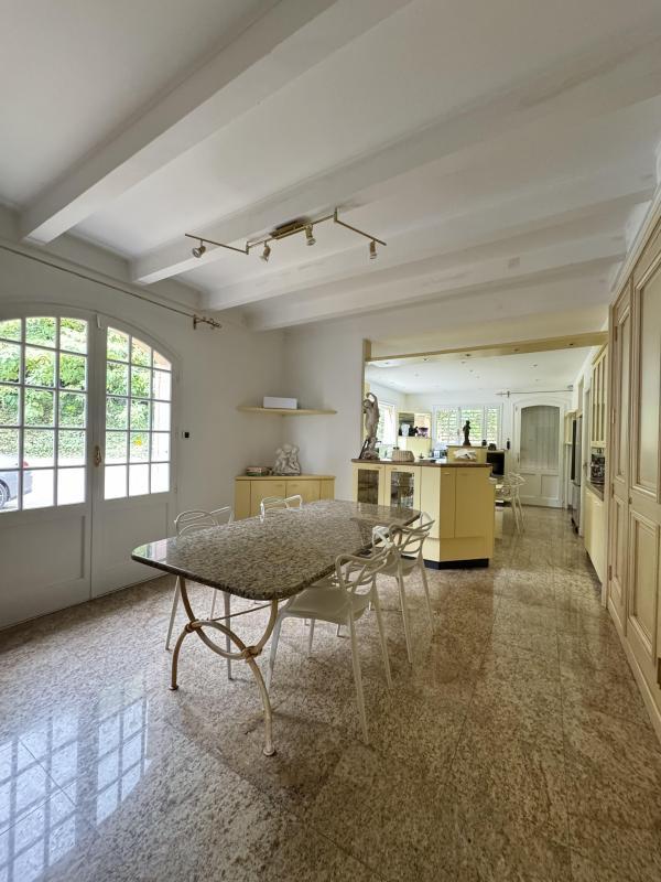 Maison - 434 m² - 8 pièces