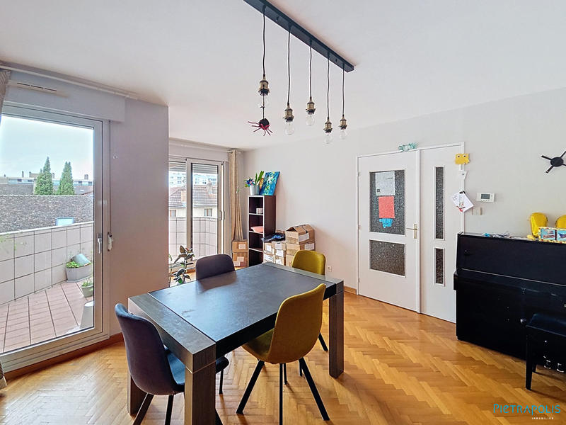 Appartement - 145 m² - 6 pièces