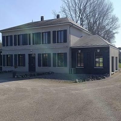 Maison - 251 m² - 9 pièces