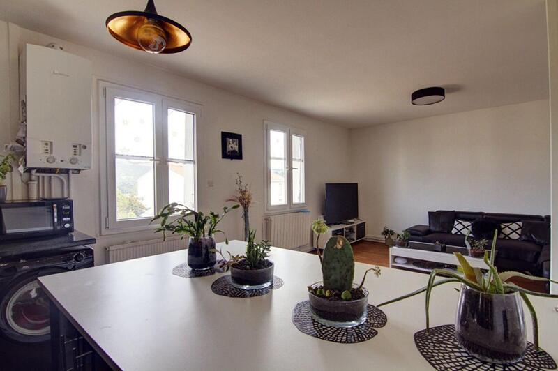 Maison - 96 m² - 5 pièces