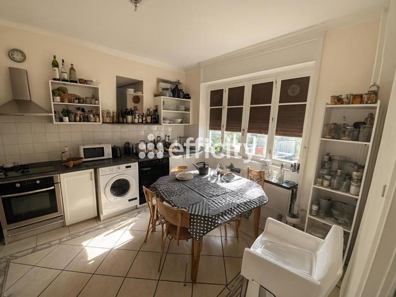 Maison - 208 m² - 11 pièces