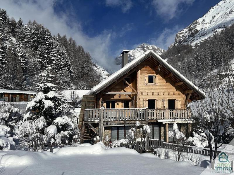 Châlet - 271 m² - 9 pièces