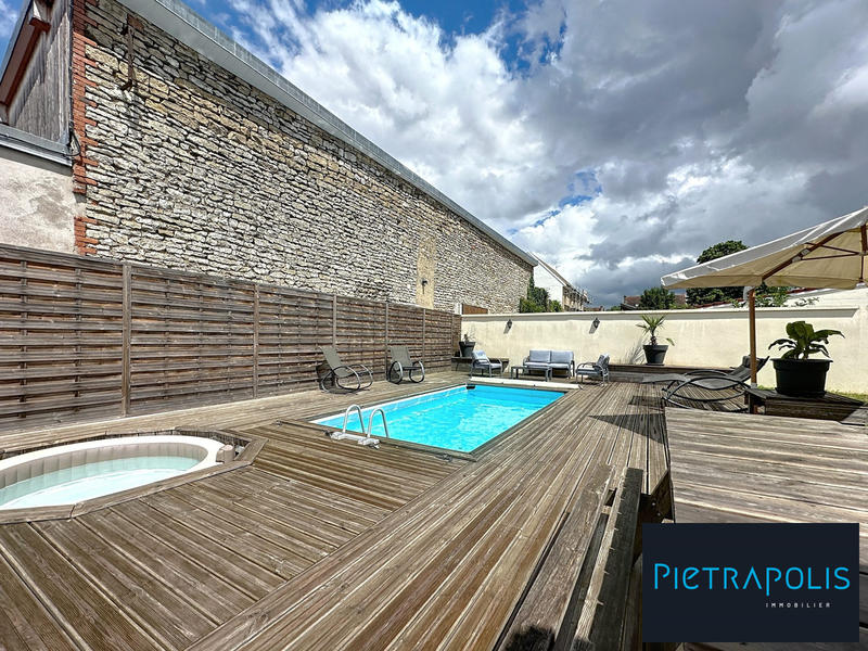 Maison - 380 m² - 6 pièces