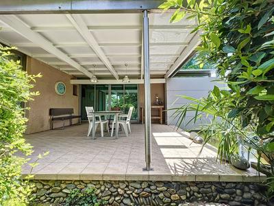 Maison - 233 m² - 9 pièces