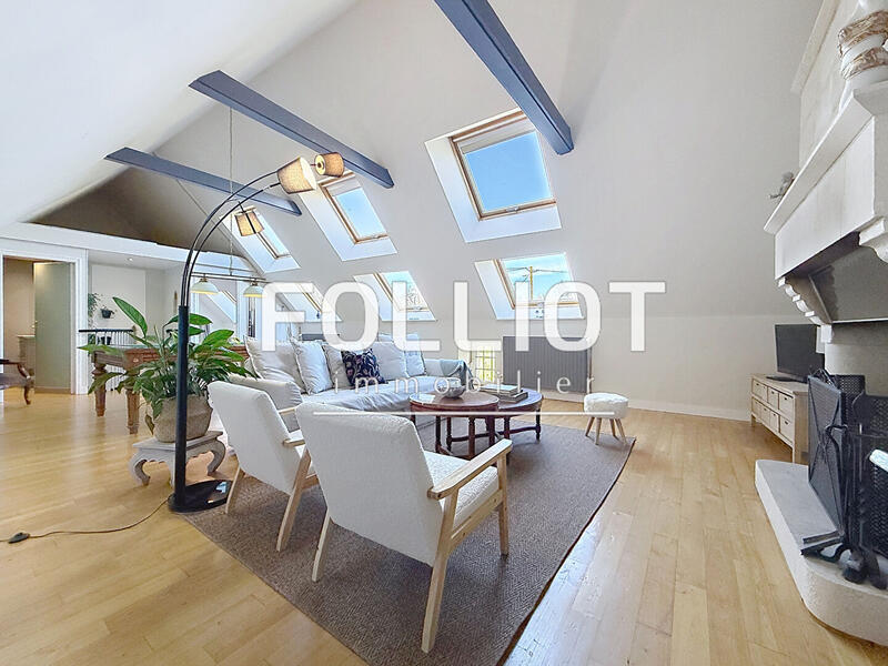 Maison - 242 m² - 11 pièces