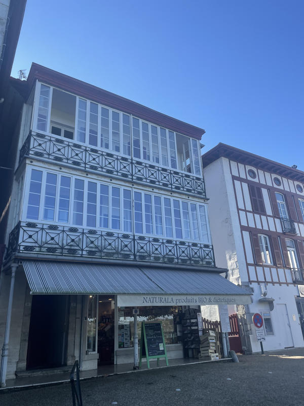 Appartement - 65 m² - 2 pièces