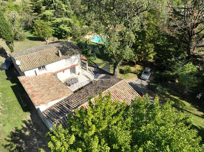 Propriété - 145 m² - 6 pièces