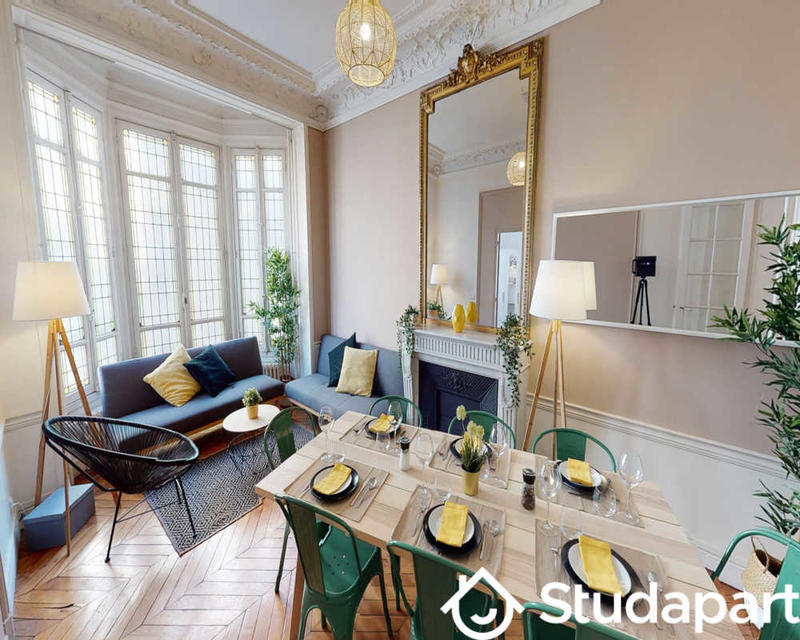 Chambre - 200 m² - 1 pièce