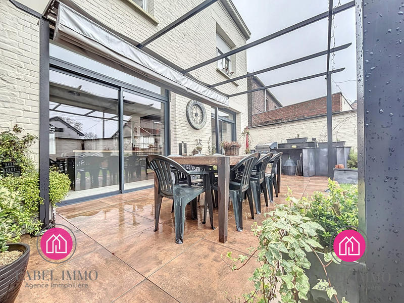 Maison - 200 m² - 10 pièces