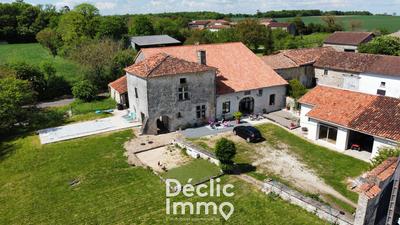 Maison en pierre - 286 m² - 8 pièces