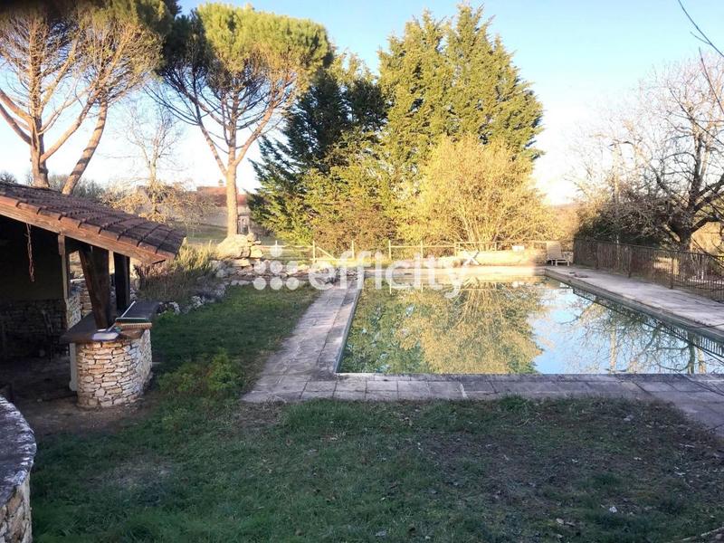 Maison - 210 m² - 7 pièces