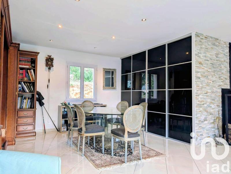 Maison - 230 m² - 8 pièces