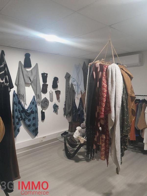 Local commercial - 120 m² - 4 pièces
