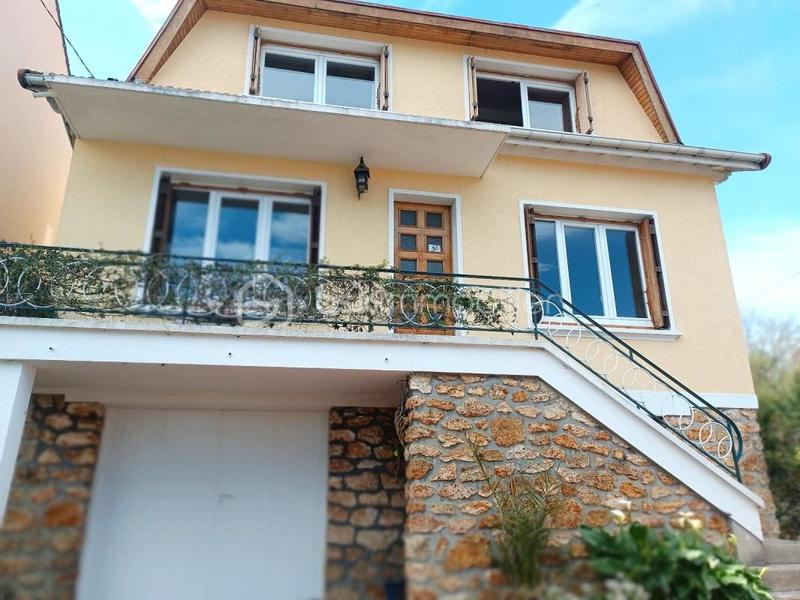 Maison traditionnelle - 150 m² - 8 pièces