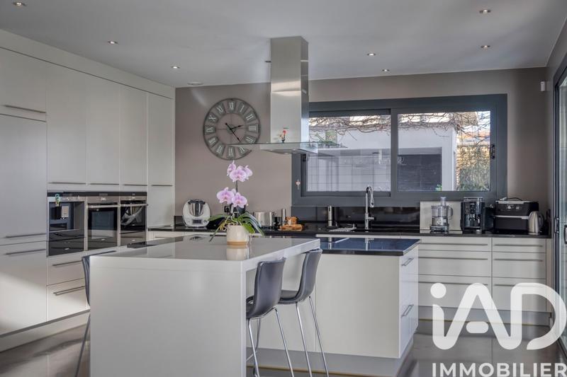 Maison de maîtres - 280 m² - 6 pièces