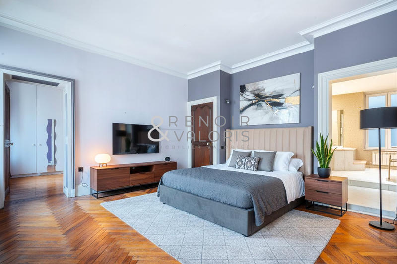 Appartement - 140 m² - 5 pièces