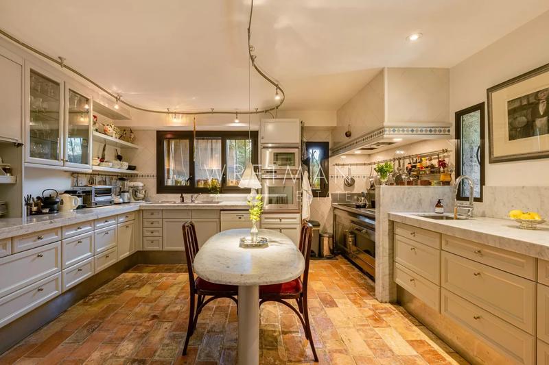 Villa - 407 m² - 11 pièces