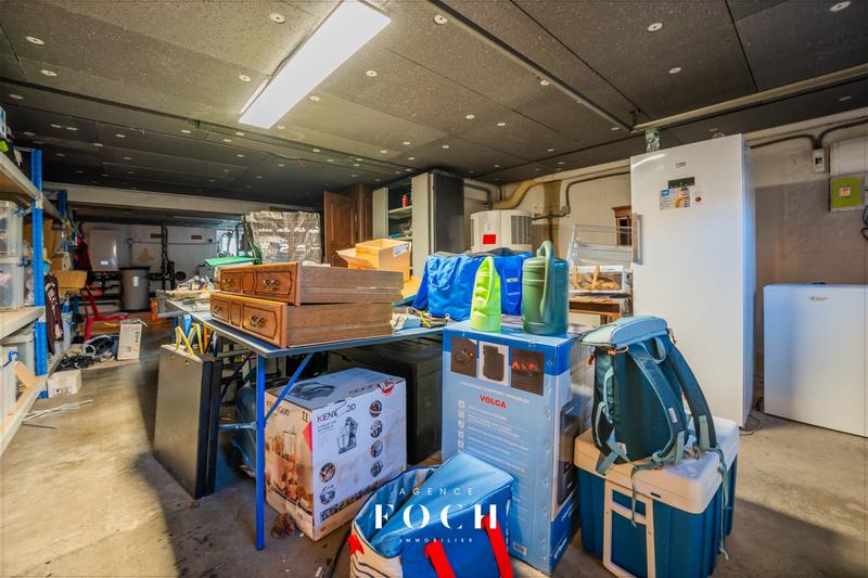 Maison - 290 m² - 8 pièces