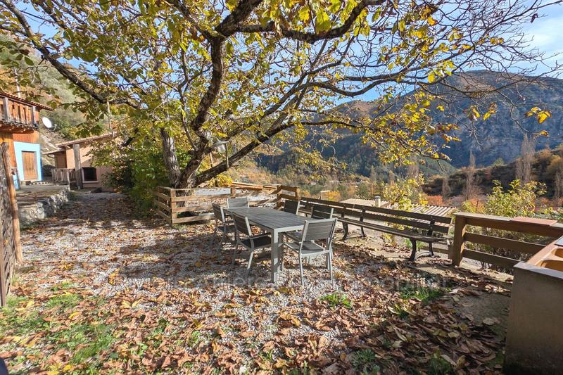 Maison - 212 m² - 9 pièces