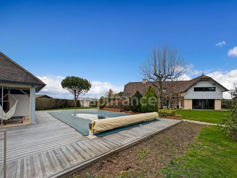 Maison - 246 m² - 9 pièces