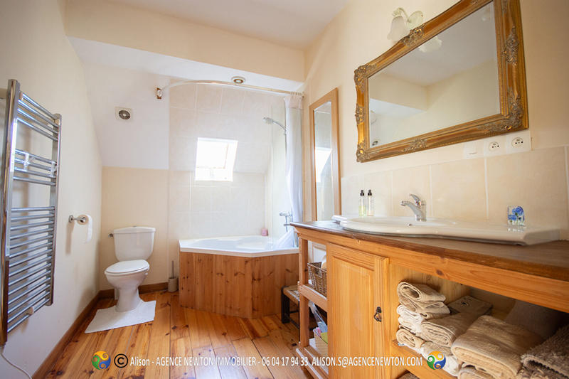 Maison - 227 m² - 10 pièces