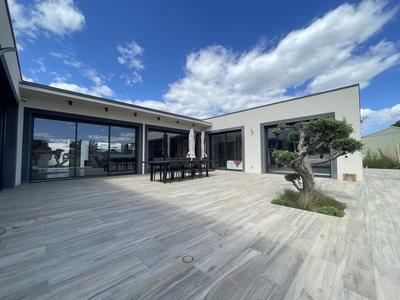 Villa - 260 m² - 8 pièces