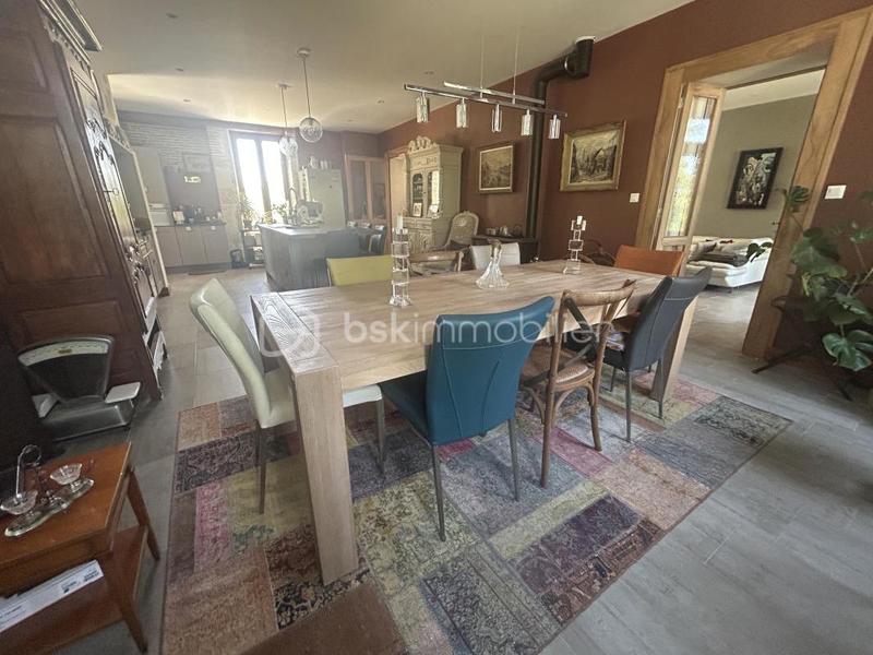 Propriété - 885 m² - 22 pièces