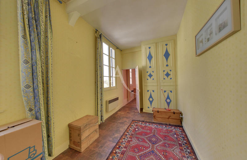 Maison - 280 m² - 12 pièces