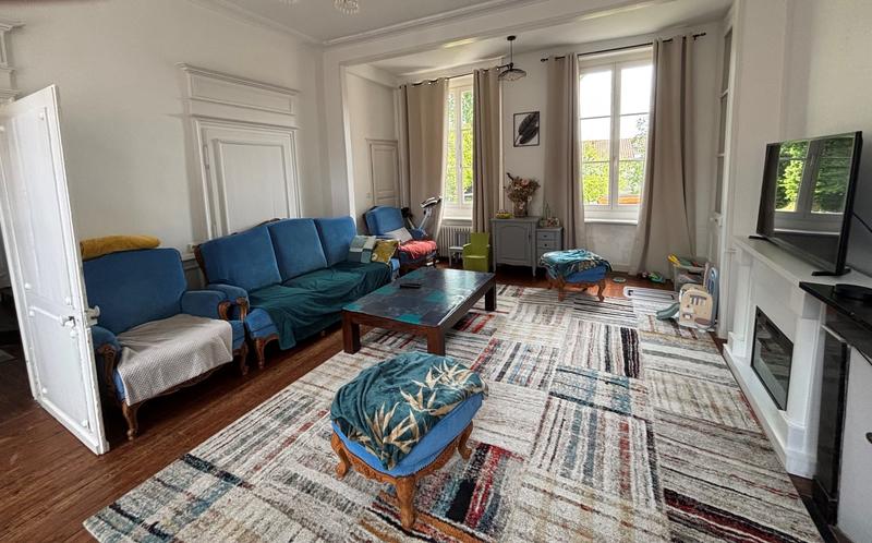 Maison - 205 m² - 9 pièces