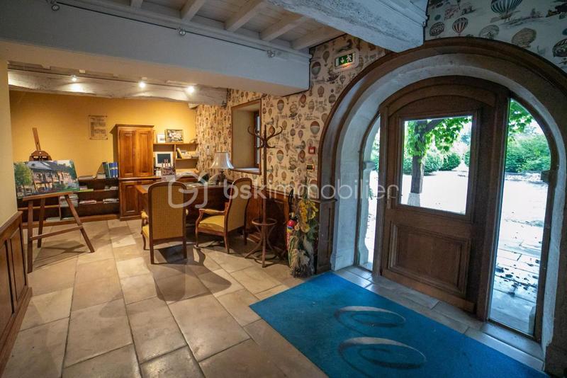 Demeure - 1 500 m² - 25 pièces