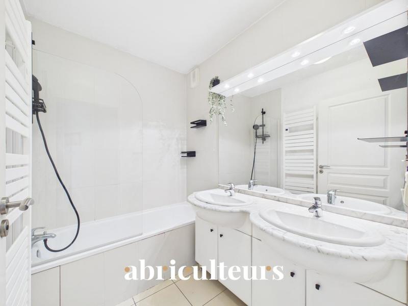 Appartement ancien - 82 m² - 4 pièces