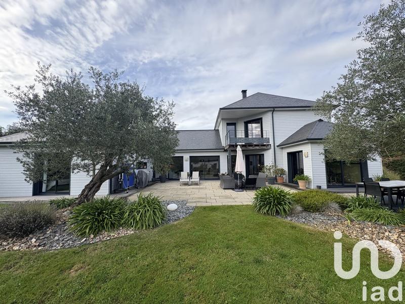 Maison - 232 m² - 7 pièces