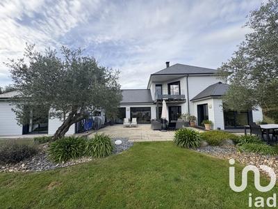 Maison - 232 m² - 7 pièces